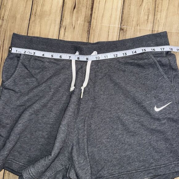 Women’s Nike XL Gray Shorts - Picture 8 of 9